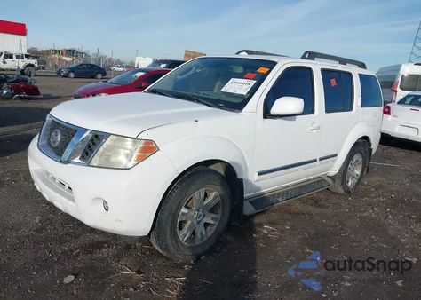2011 Nissan Pathfinder Silver z USA, uszkodzony, nr VIN 5N1AR1NN2BC608409